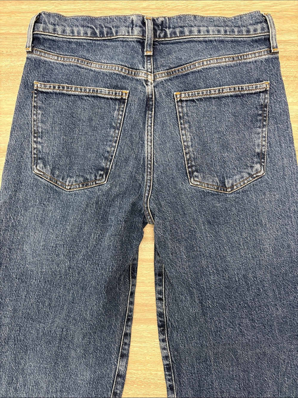 Agolde Harper Straight Leg Jeans in Medium Blue Wash - Picture 6 of 11